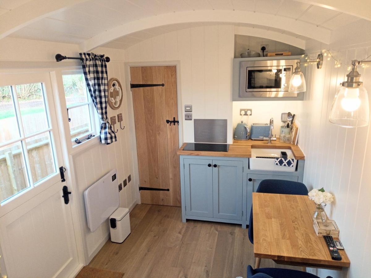 Yew Tree View Luxury Shepherd'S Hut Sturminster Newton Exterior foto